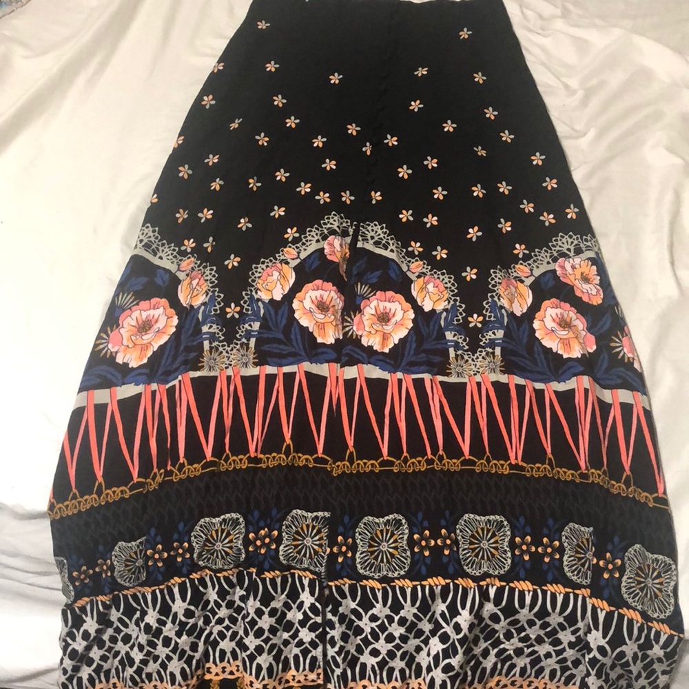 Front slit pattern maxi skirt